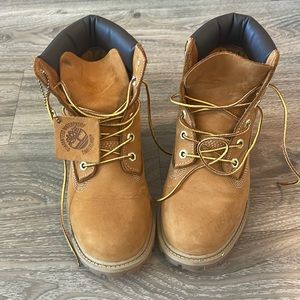 Really cute Timberland boots in size youth 3.5/woman’s 5.5.